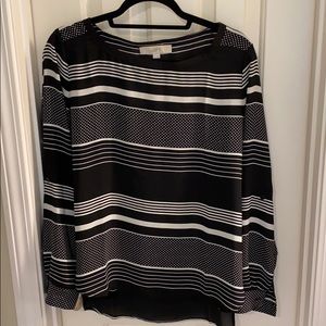 Black/white blouse. Great with leggings.